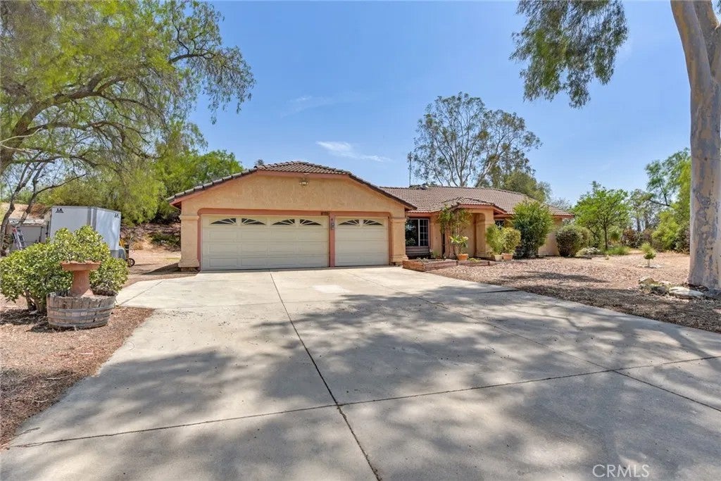 6773 Sunnyvale Drive — photo