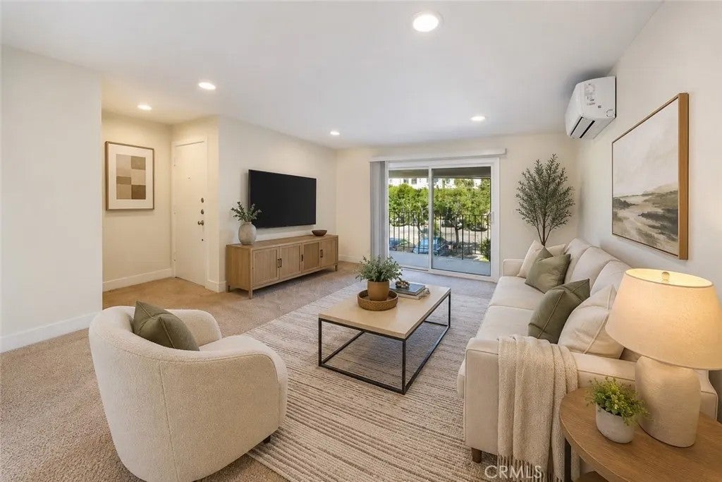 11138 Aqua Vista St 19 — photo