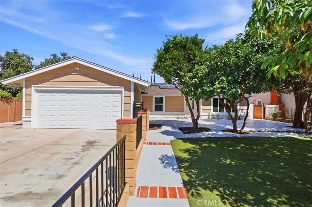 2160 Mccormack — photo