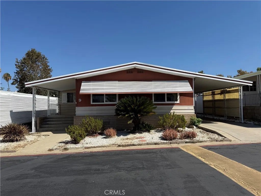 975 California 9 — photo