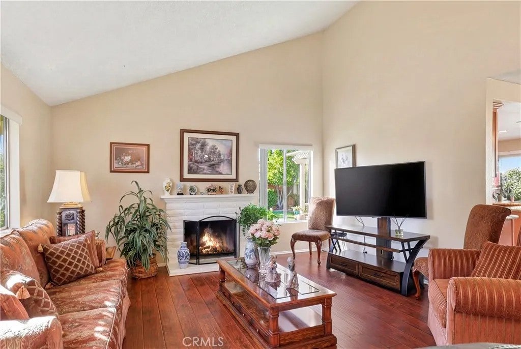 11477 Benton — photo