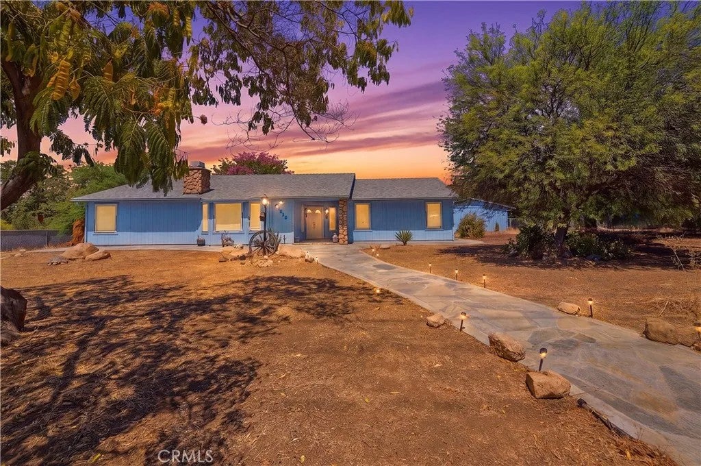 21658 Waite — photo