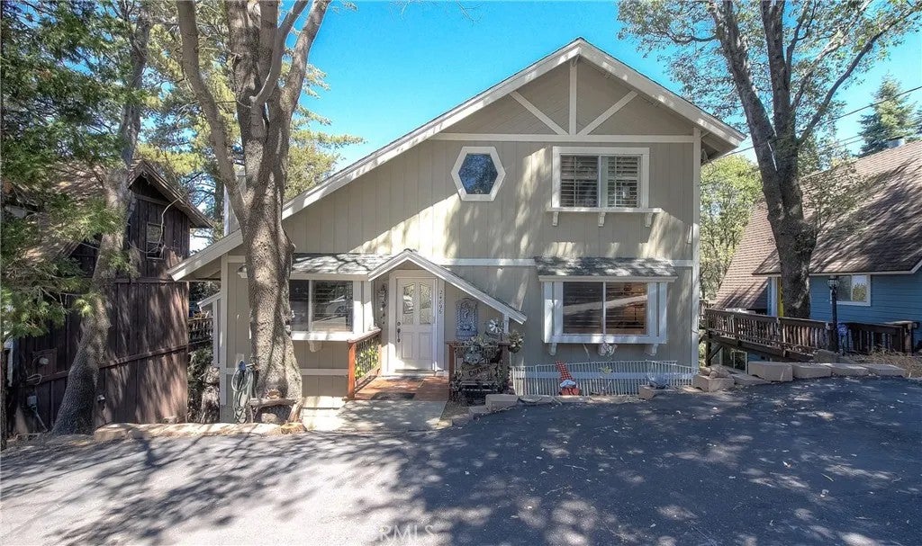 24896 Matterhorn Court — photo
