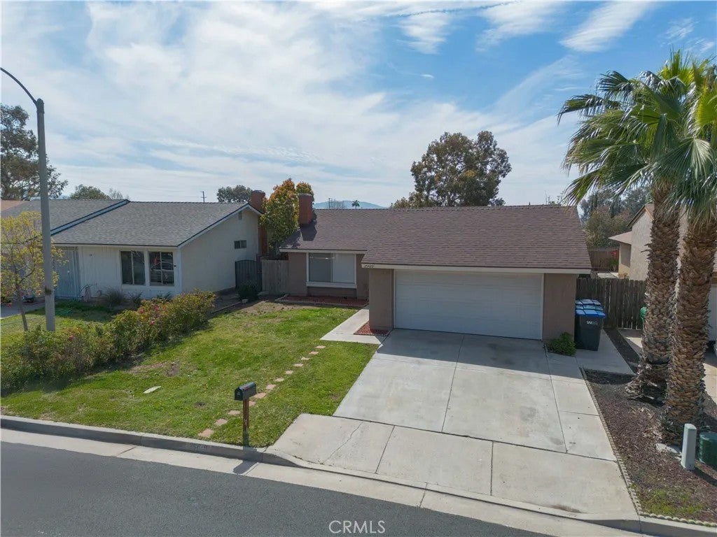 25429 Hemlock Ave — photo