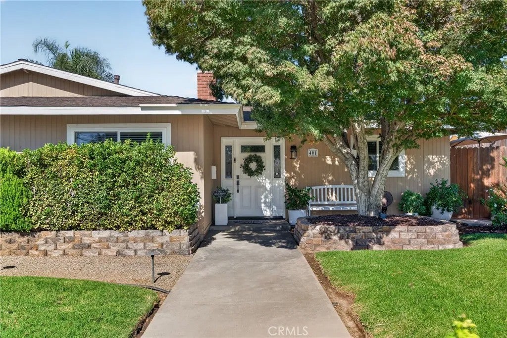401 Robinhood Lane — photo