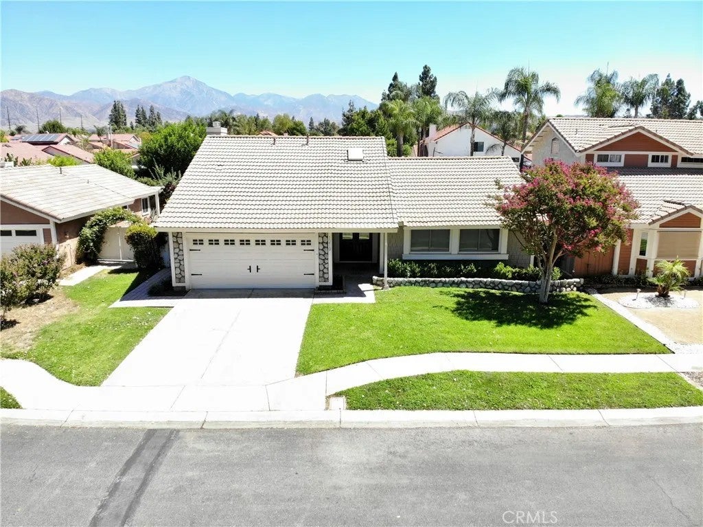 1210 Country Place — photo