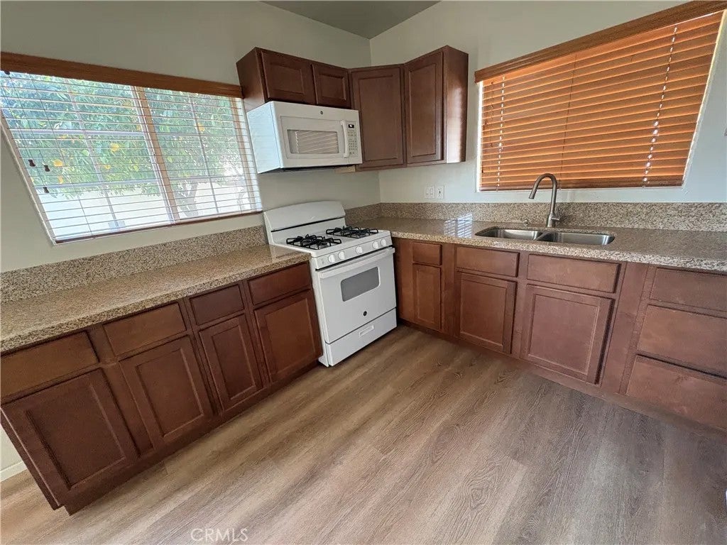 810 Campus 2 — photo