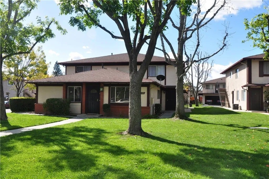 1102 W Calle Del Sol — photo