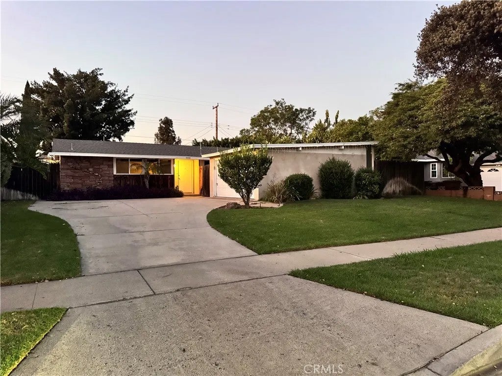 2605 E Santa Fe — photo