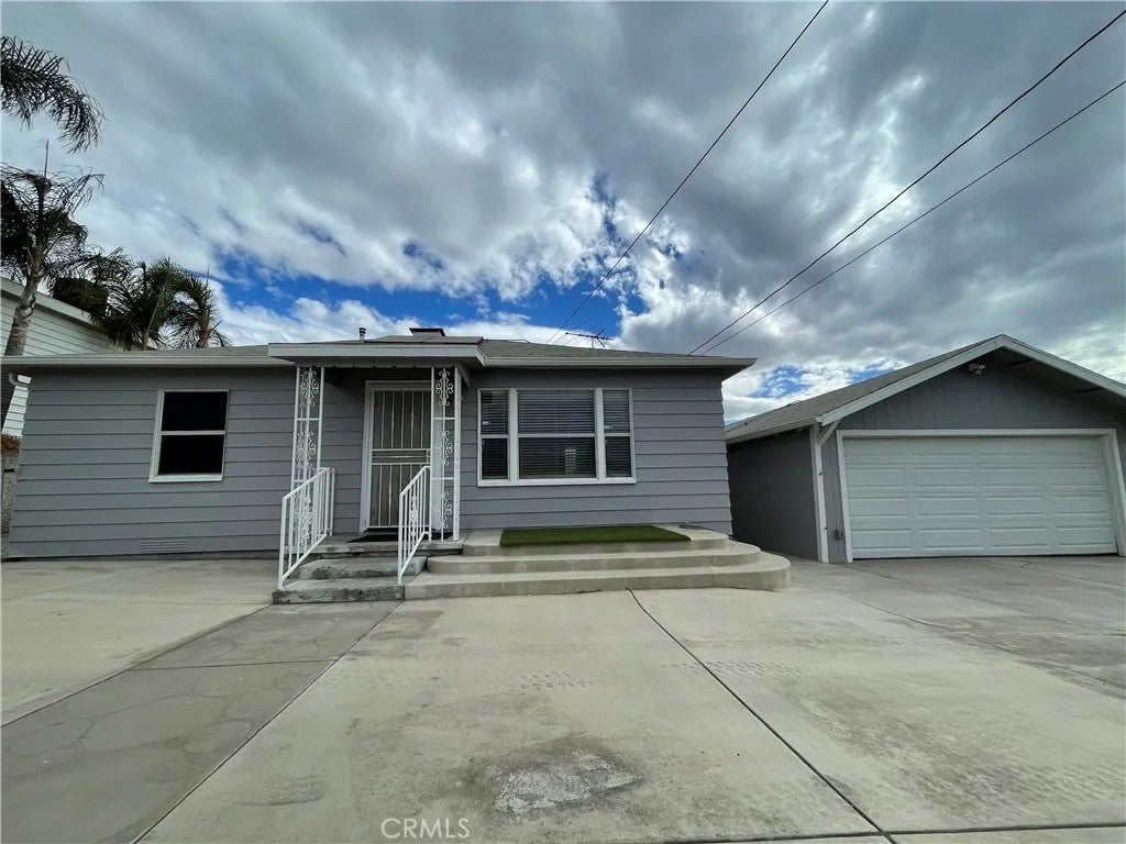 1878 Capri Avenue — photo