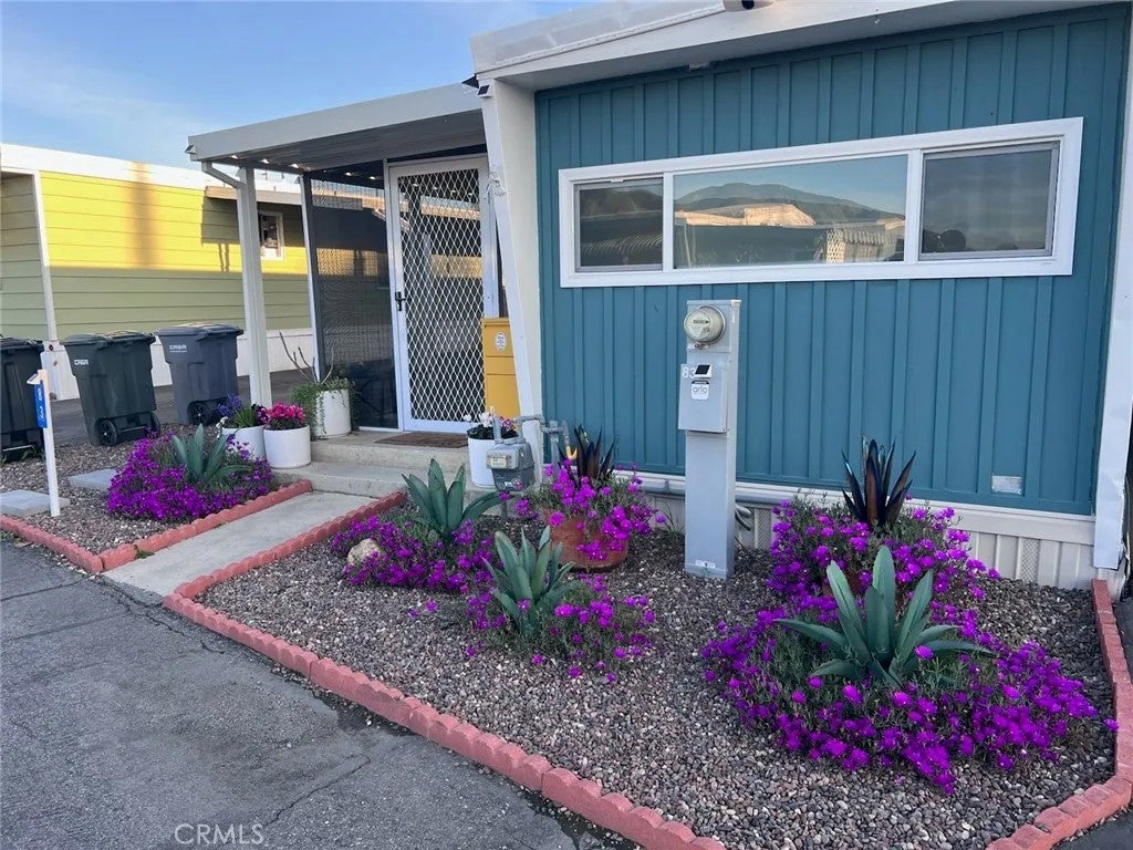 1600 S San Jacinto 83 — photo