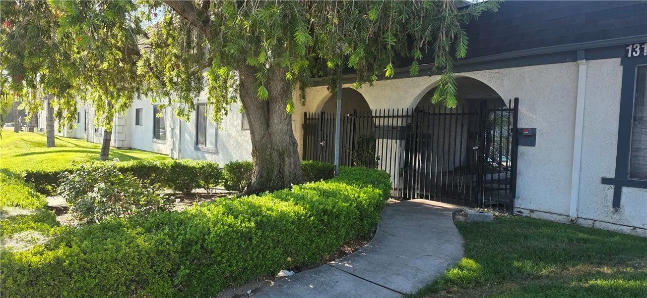 1319 Oakwood Drive 11 — photo
