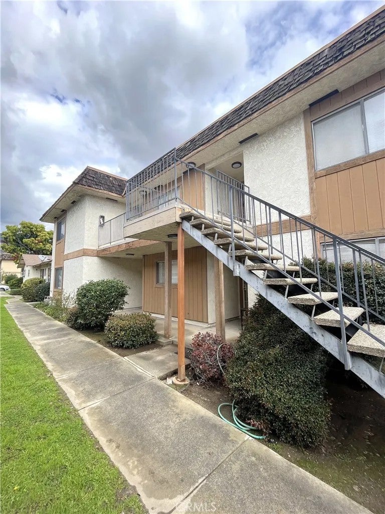 320 W Mountain View Avenue D — photo