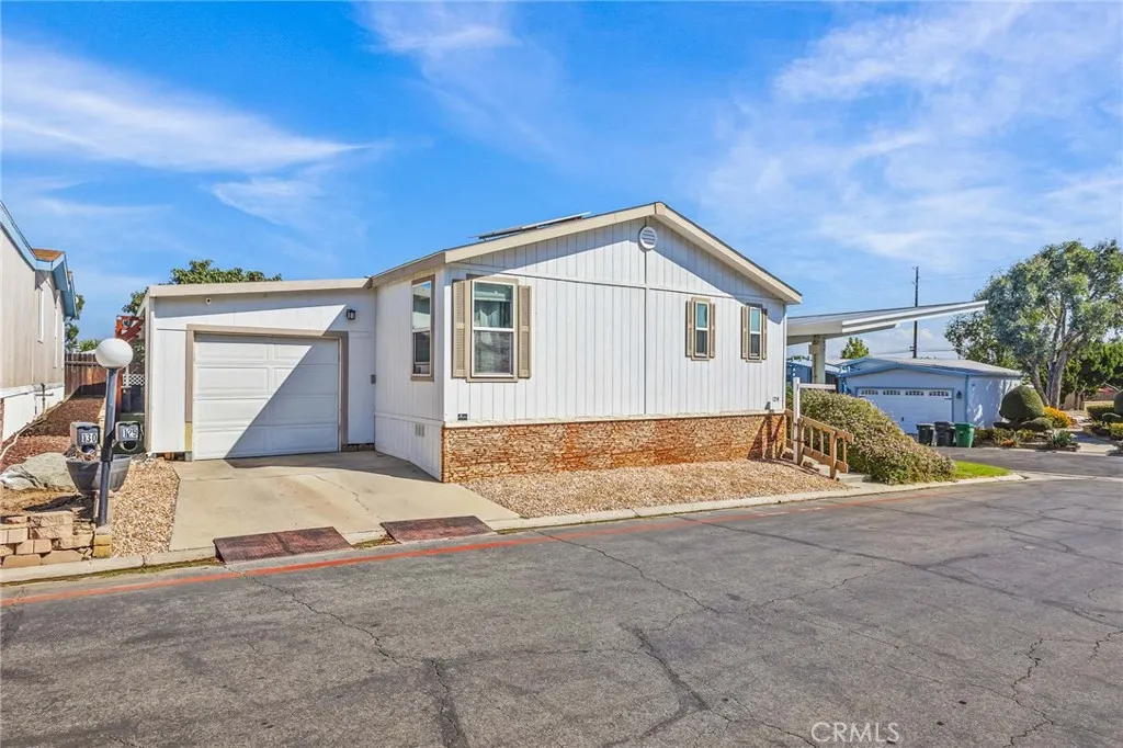 1550 Rimpau Unit 129 — photo
