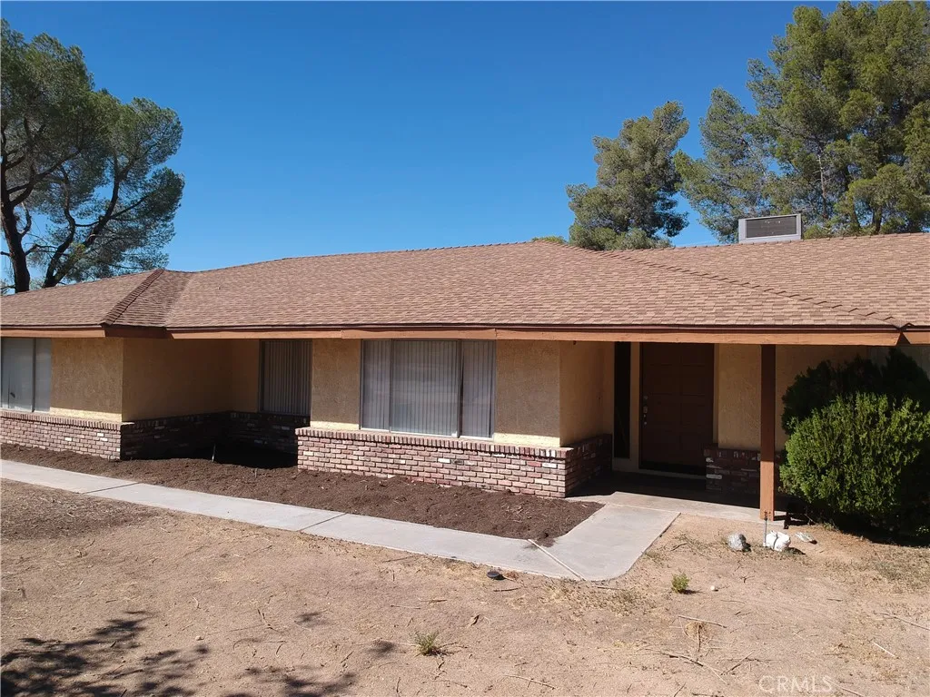 19430 Tomahawk Road — photo