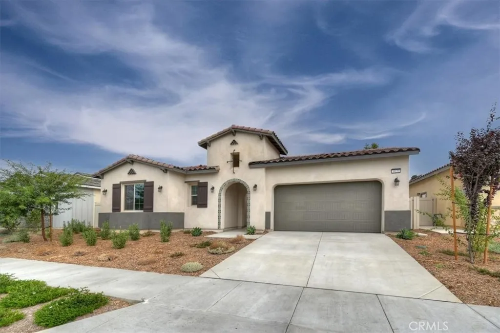 4670 Avondale Court — photo