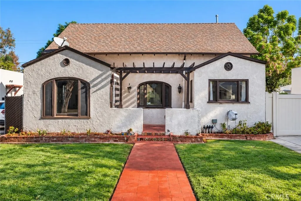 4225 Rosewood — photo
