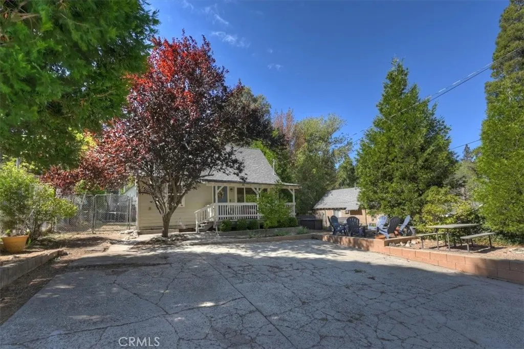 396 Log, Crestline, CA 92325 — photo 2