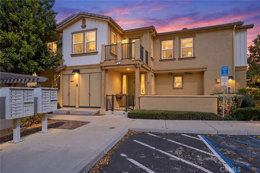 26287 Iris Avenue Unit F — photo