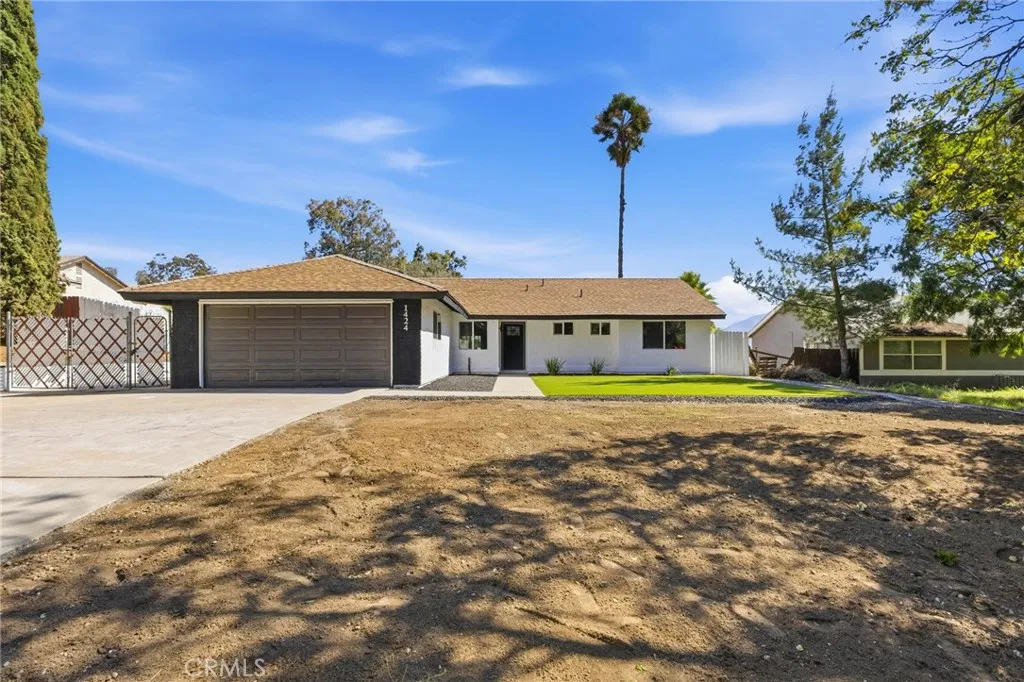 1424 Wyte Way — photo