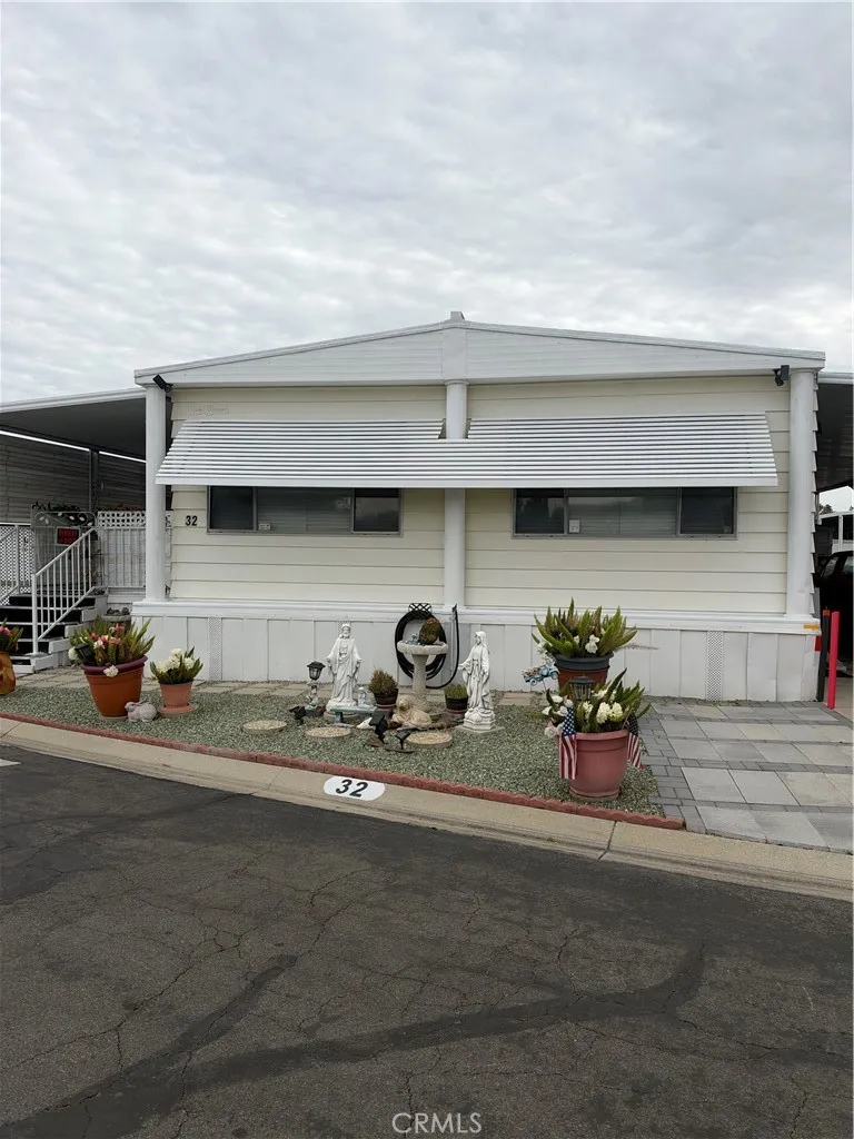 9391 California Ave Unit 32 — photo