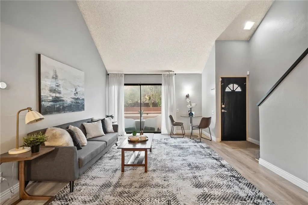 1500 W Edgehill Unit 10 — photo