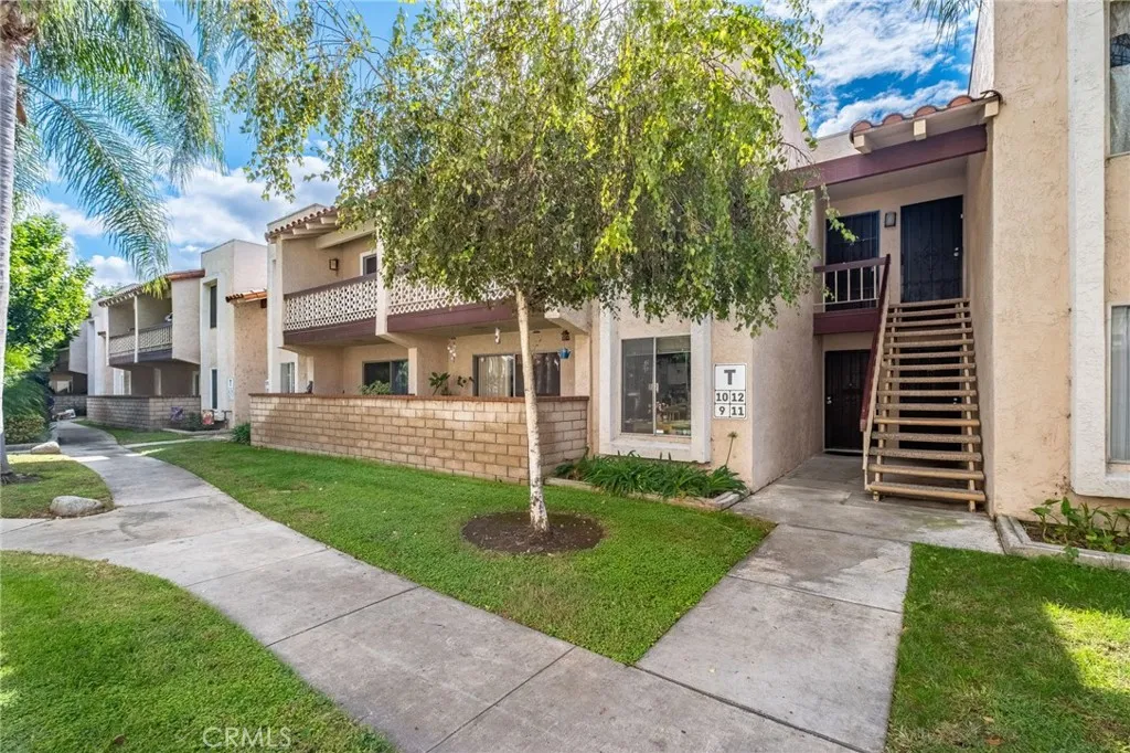 700 W La Veta Unit T10 — photo