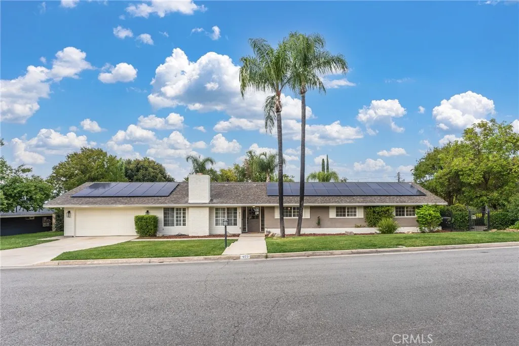 401 Eucalyptus Drive — photo