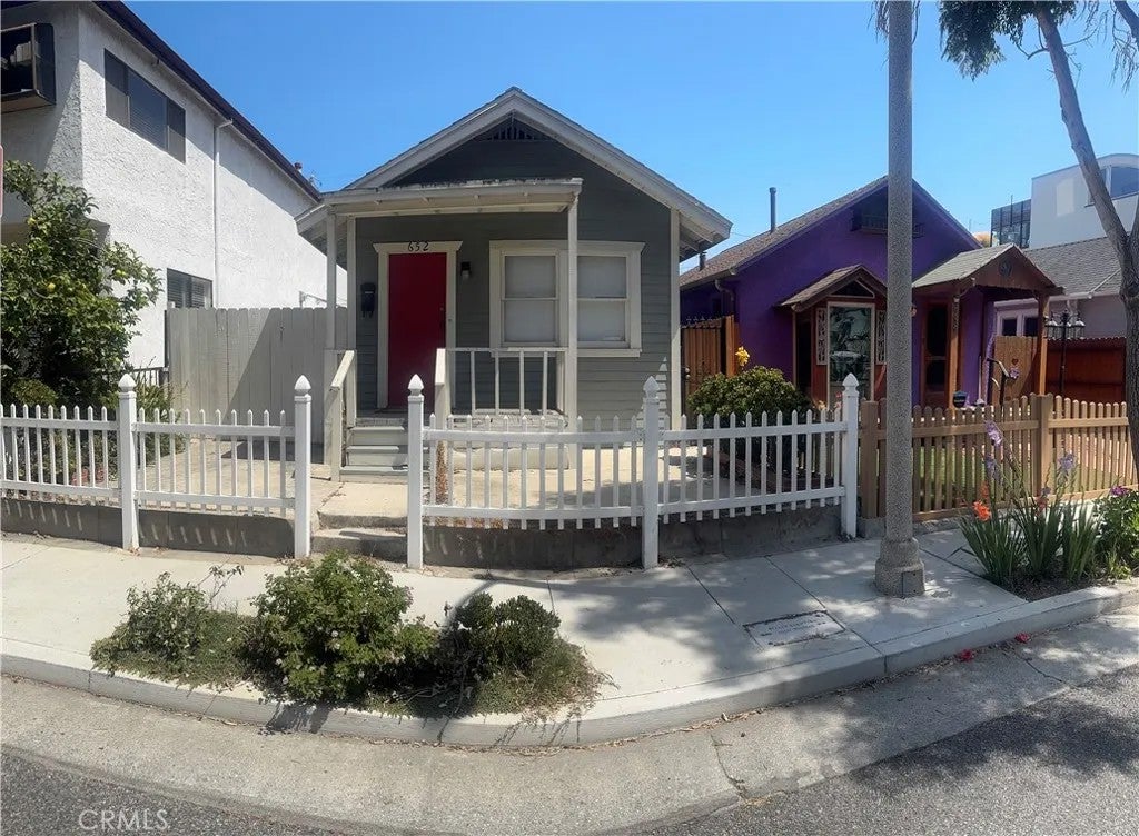 652 Navy Street — photo