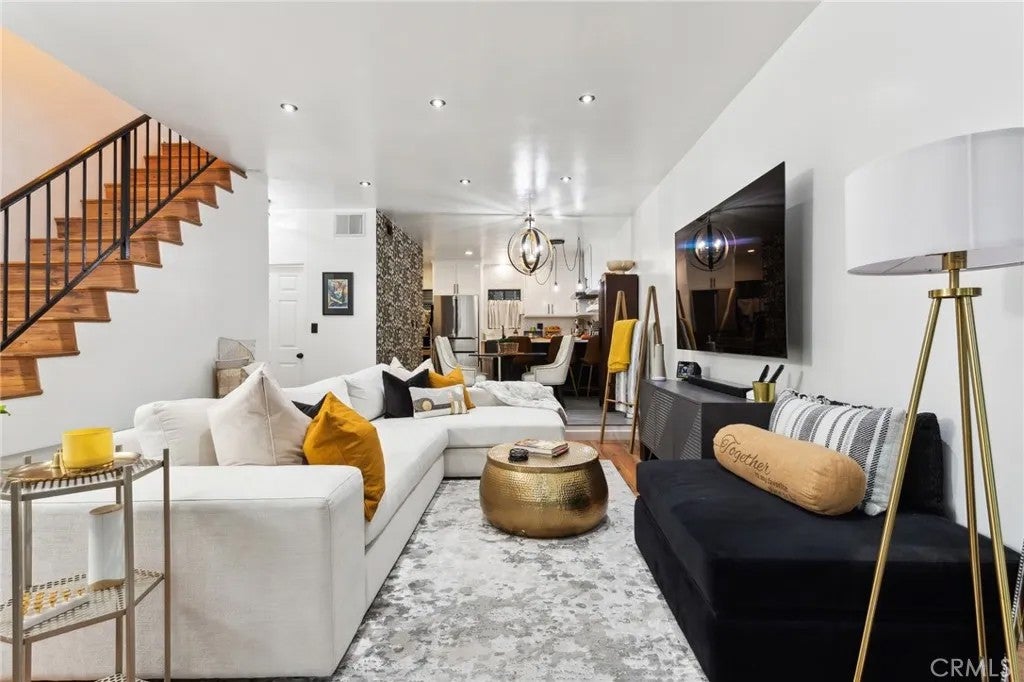 4260 Cedros D — photo