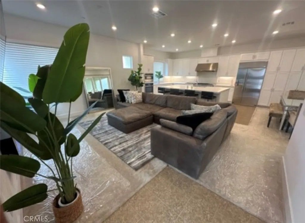 27148 Skyland — photo