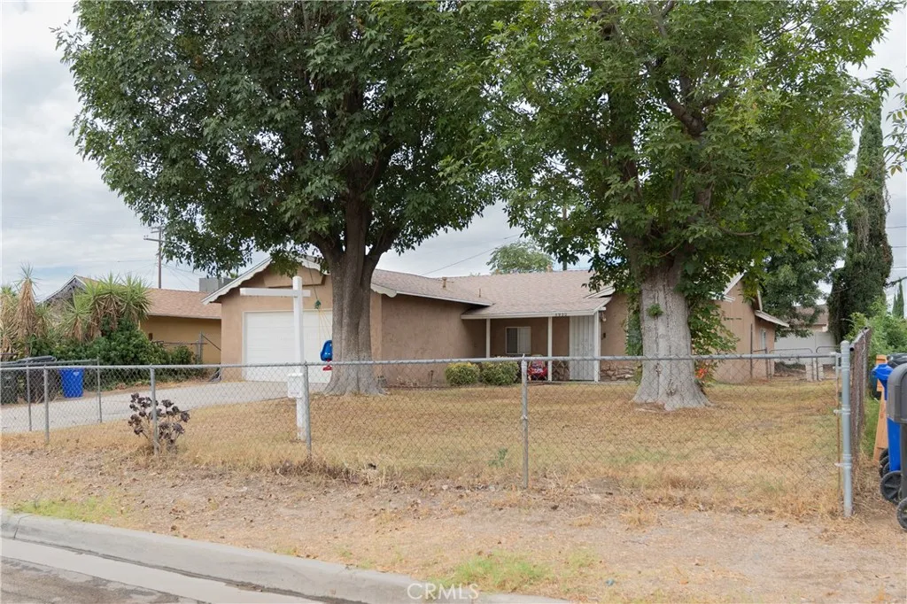 3930 Carmelina Street — photo