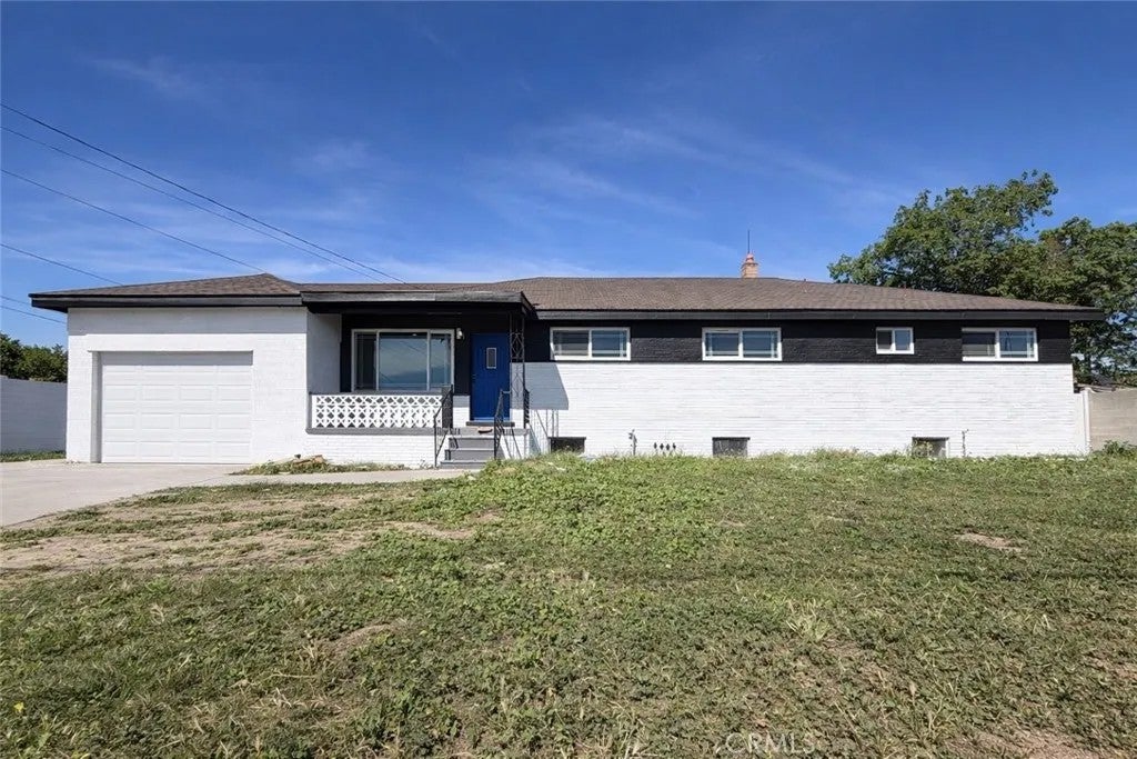 17468 Grevillea Street — photo