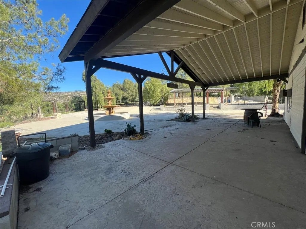 37220 Quarter Valley Road — photo