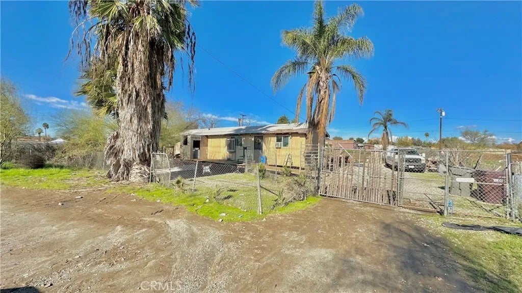 21274 Cajalco — photo