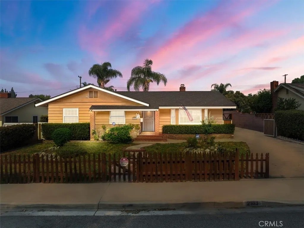 2183 Sinclair — photo