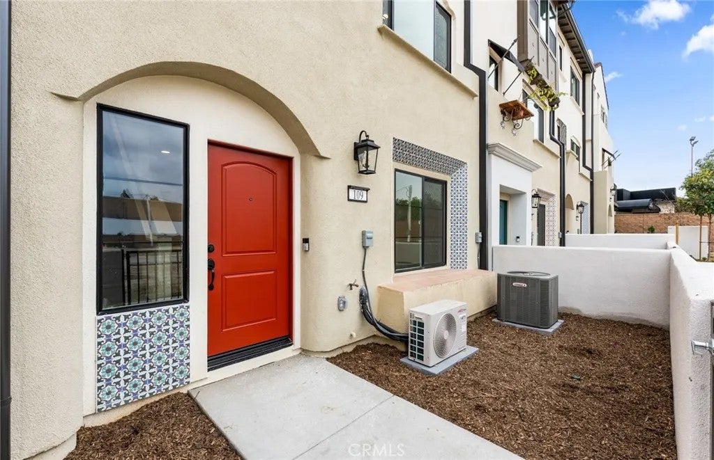 102 Sorrel Court — photo