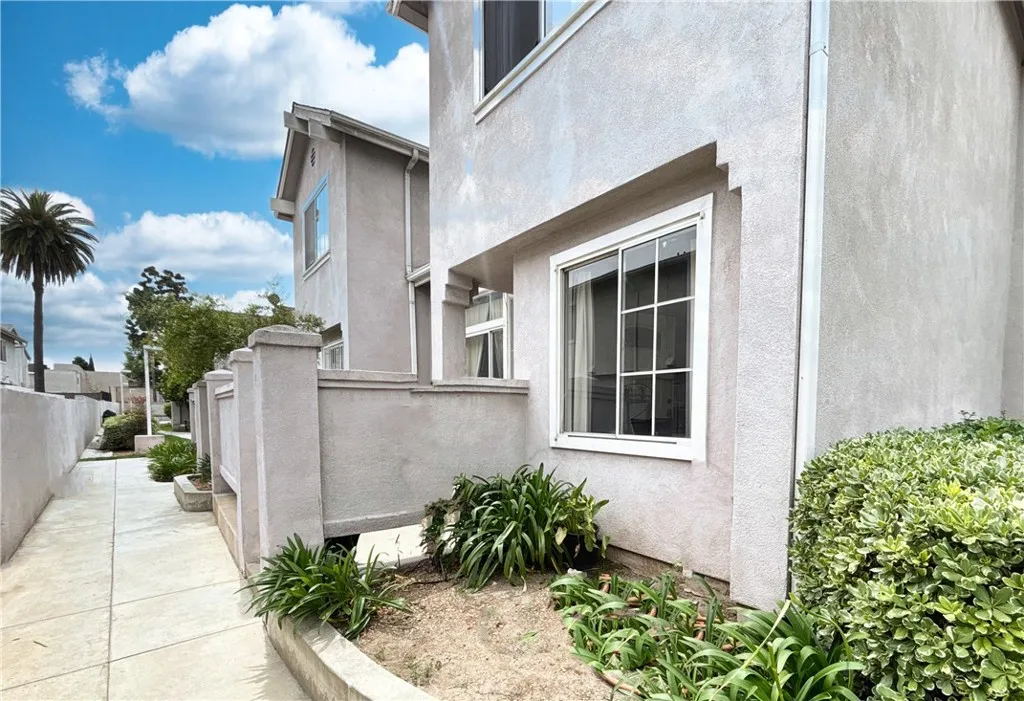 820 W Compton Unit 16 — photo