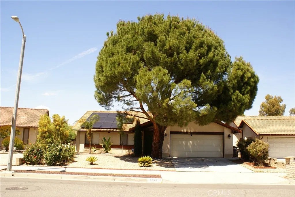 2250 Redwood Drive — photo
