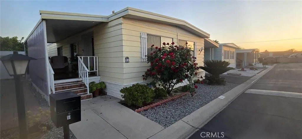575 S Lyon 51 — photo