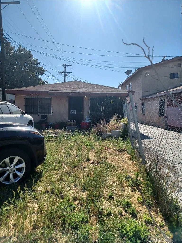 6113 Menlo — photo