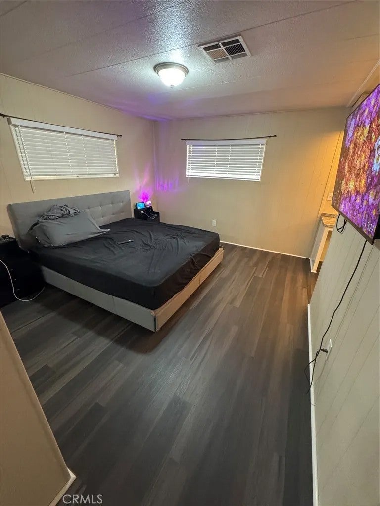 2205 W Acacia 200 — photo