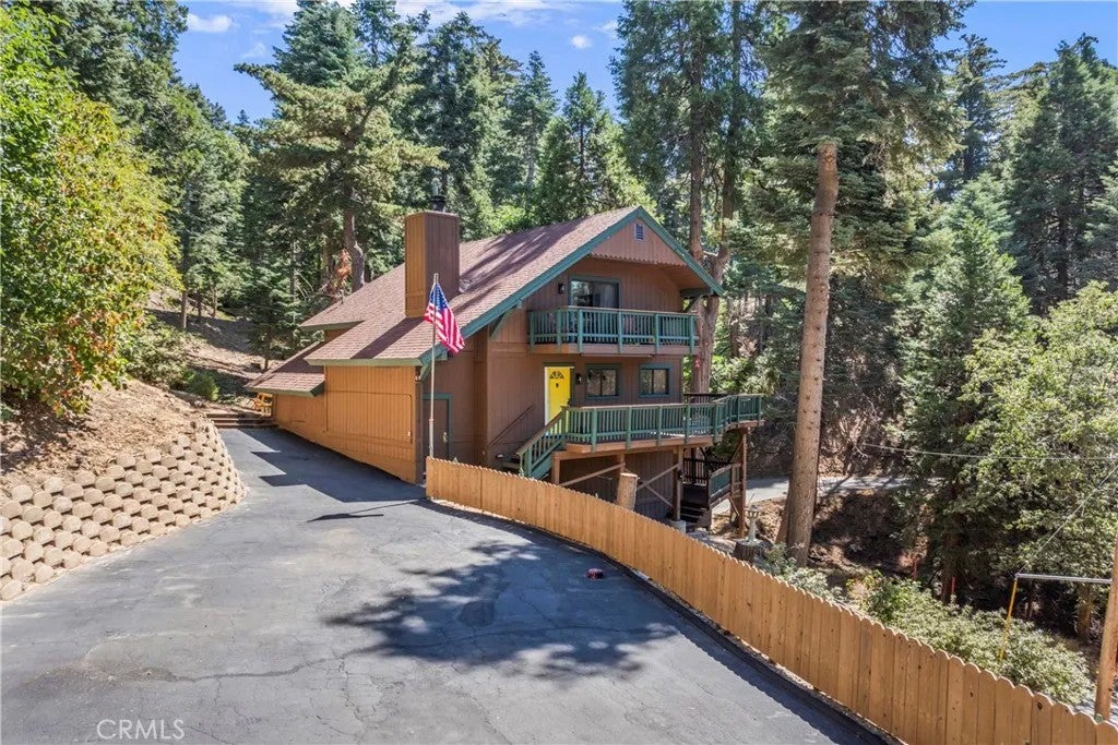 899 Blueridge Drive — photo