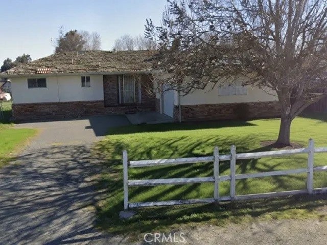 1910 Eden Plains Road — photo