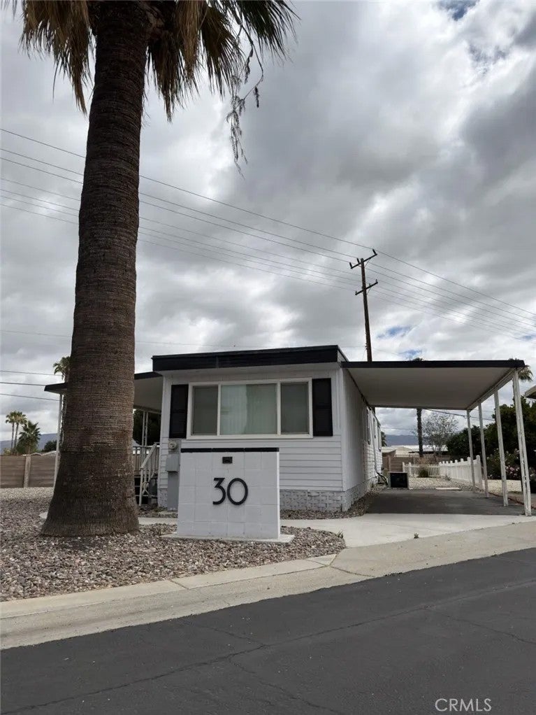260 N. Lyon Ave. Space 30 — photo