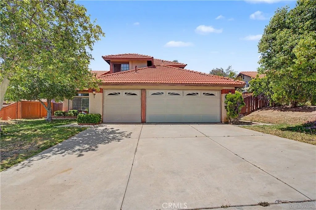 24708 Thornberry — photo