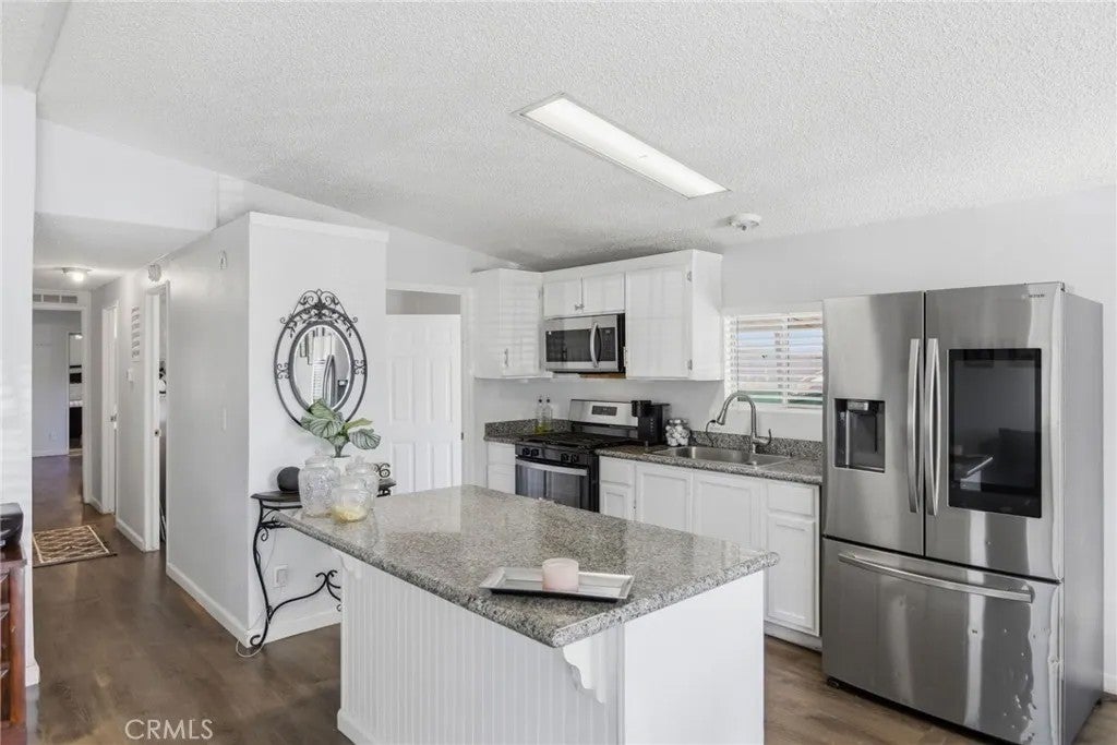 25114 Avenida Valencia — photo