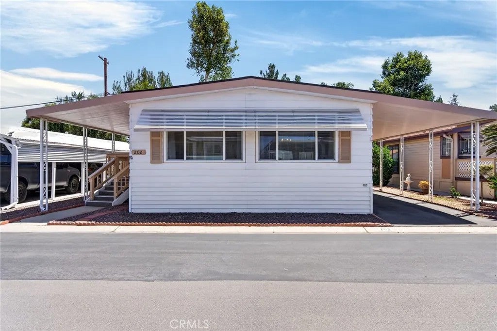 4000 Pierce 202 — photo