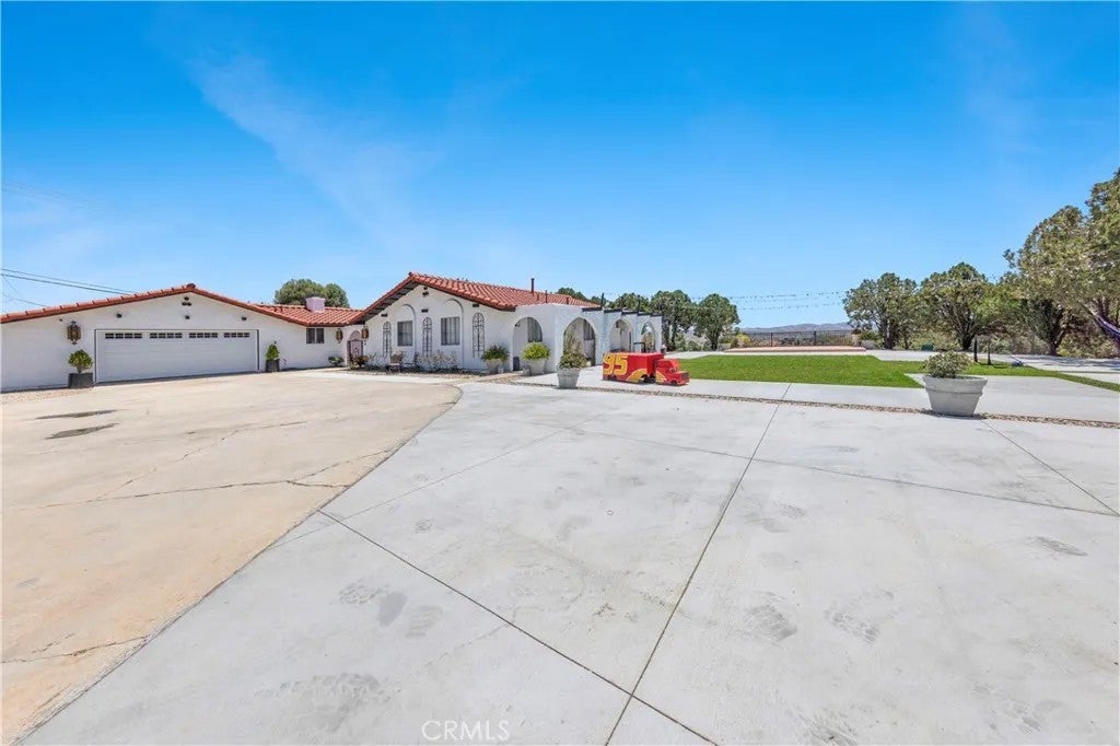 31050 Bedford — photo