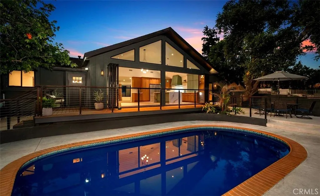 32 W Las Flores Drive — photo